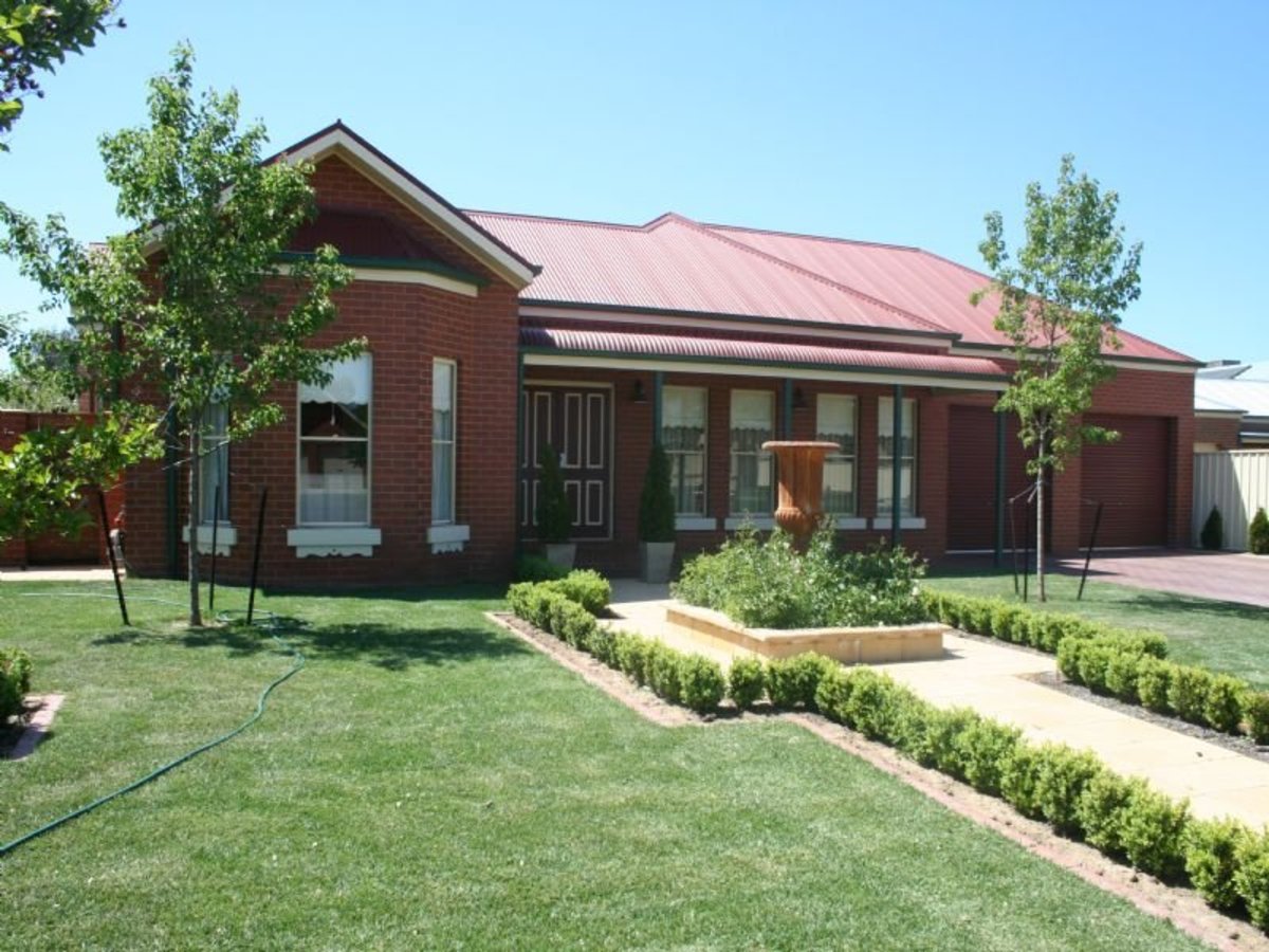 17 Shawbrook Avenue, Benalla