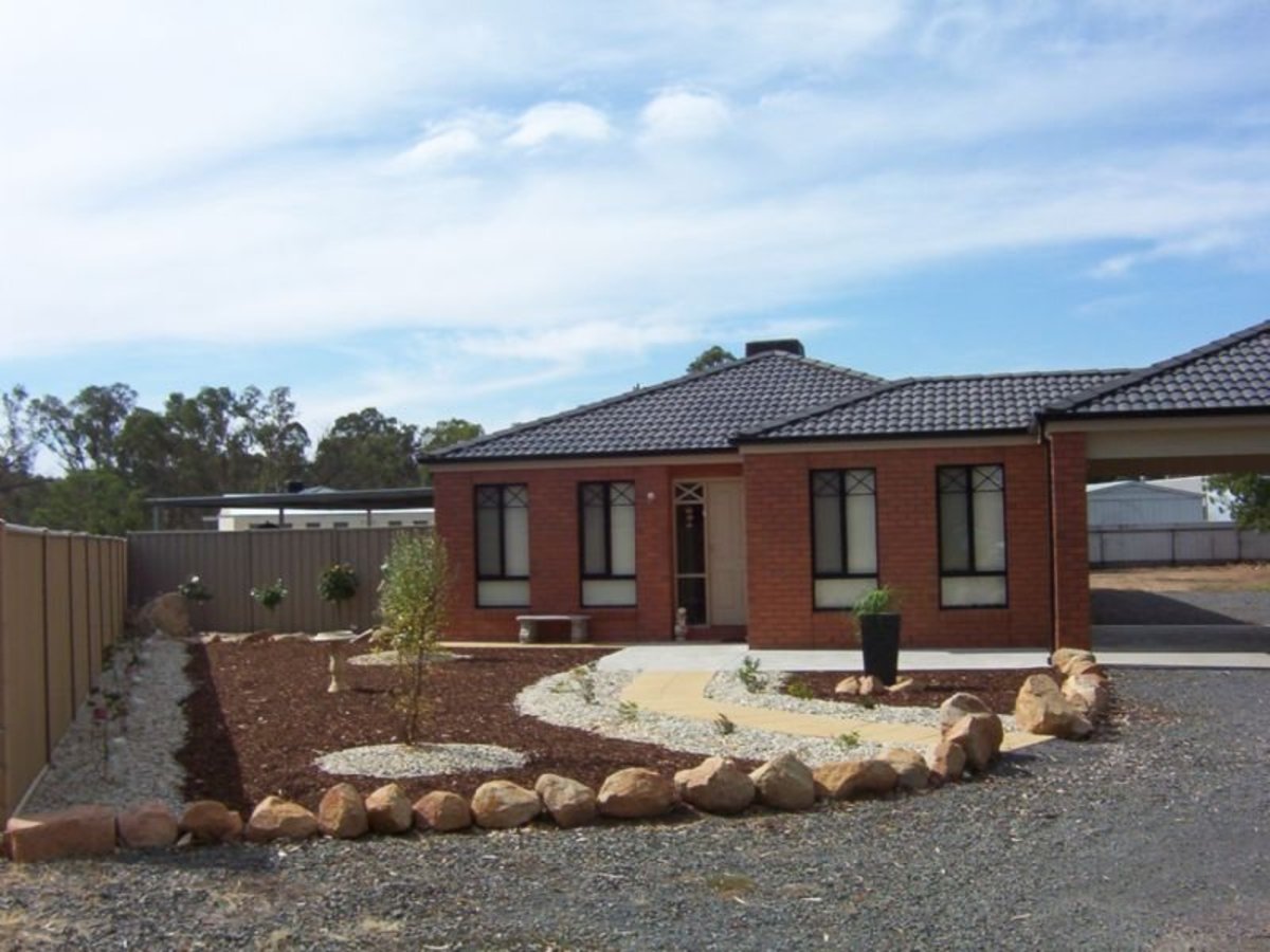 8 BADDAGINNIE ROAD, Benalla