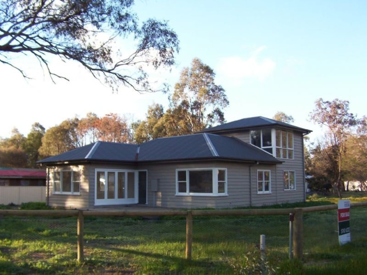 42 High Street, Violet Town