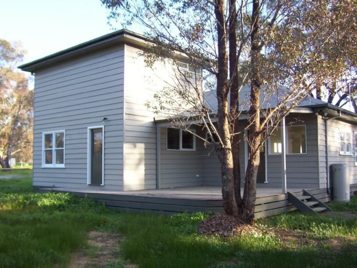 42 High Street, Violet Town