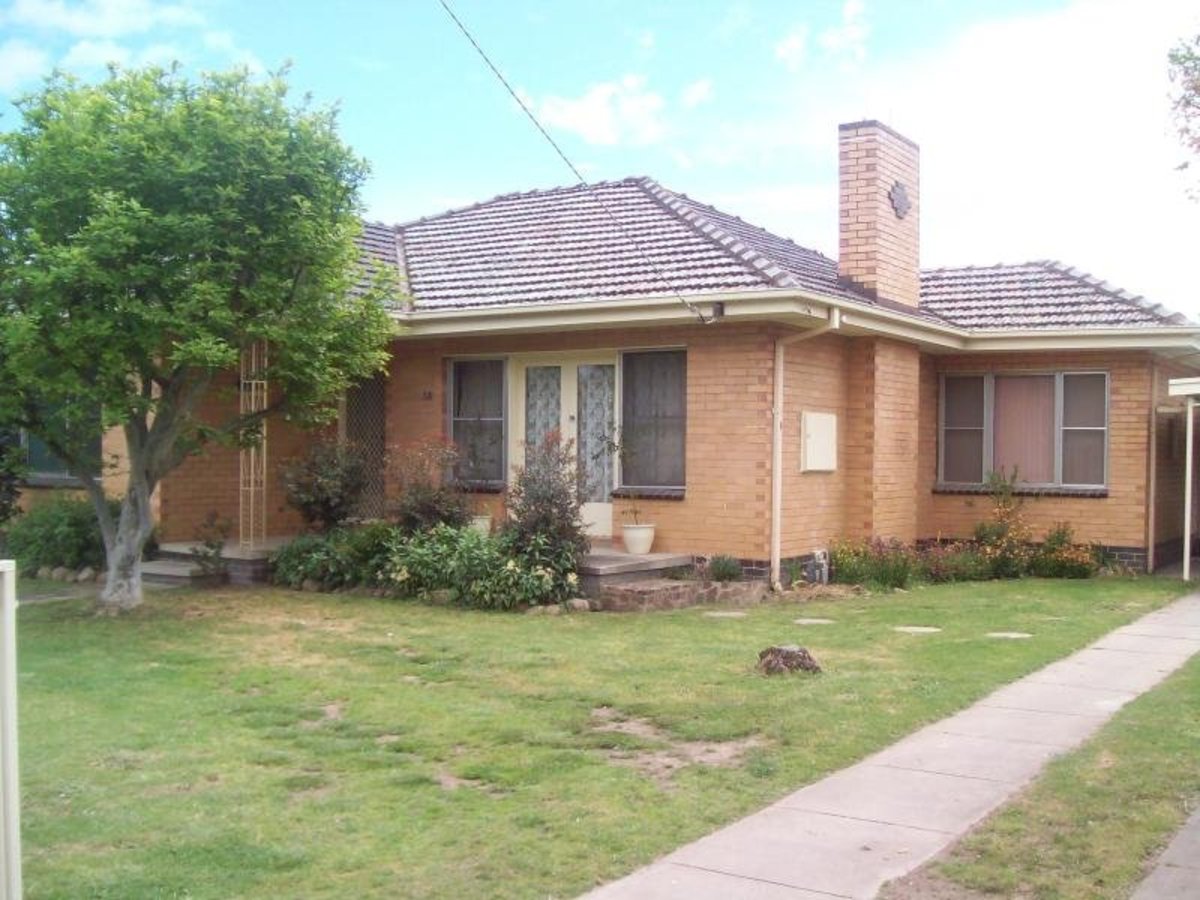 16 Amos Avenue, Benalla
