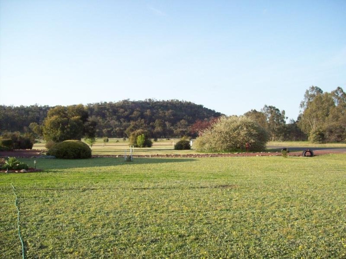 24 Lakeside Drive, Chesney Vale