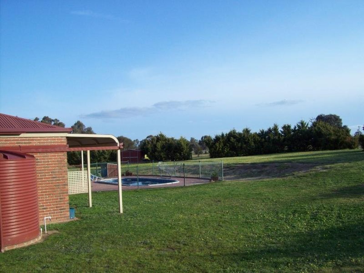24 Lakeside Drive, Chesney Vale