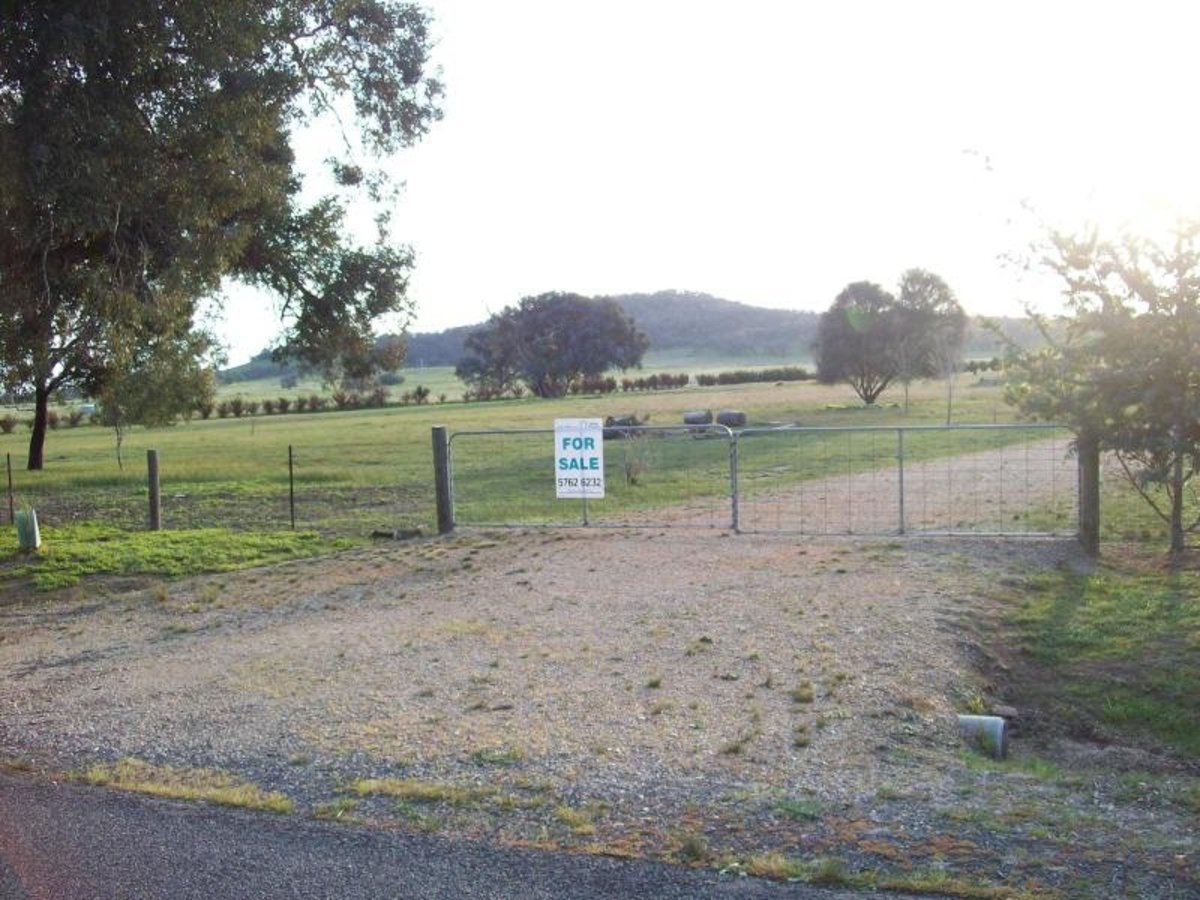 24 Lakeside Drive, Chesney Vale