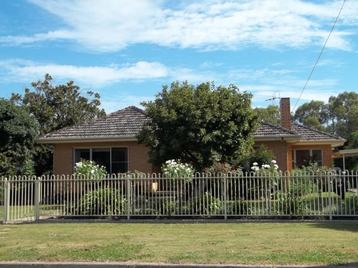 16 Amos Avenue, Benalla