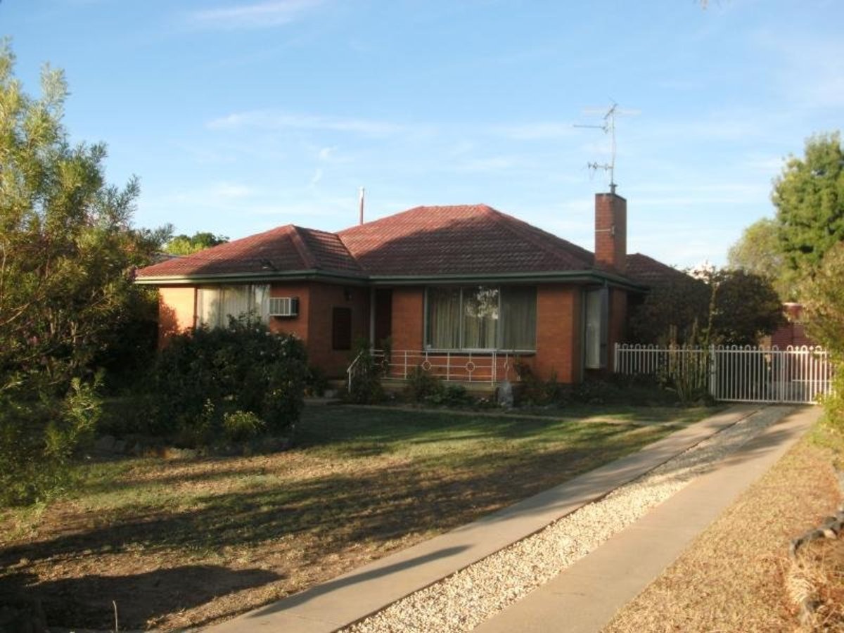 15 Clarke Street, Benalla