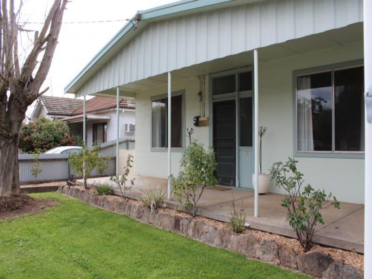 21 Tomkins Parade, Benalla