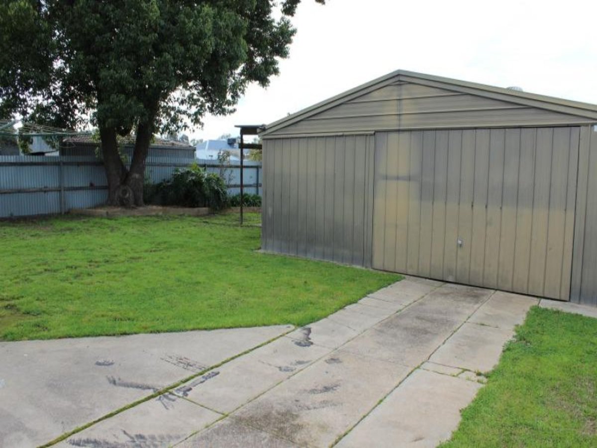 21 Tomkins Parade, Benalla