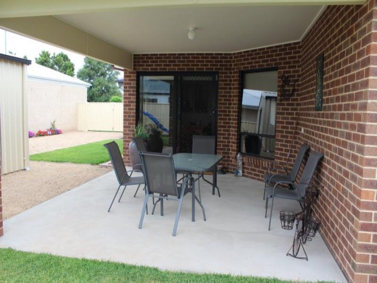 8 McNulty Drive, Benalla