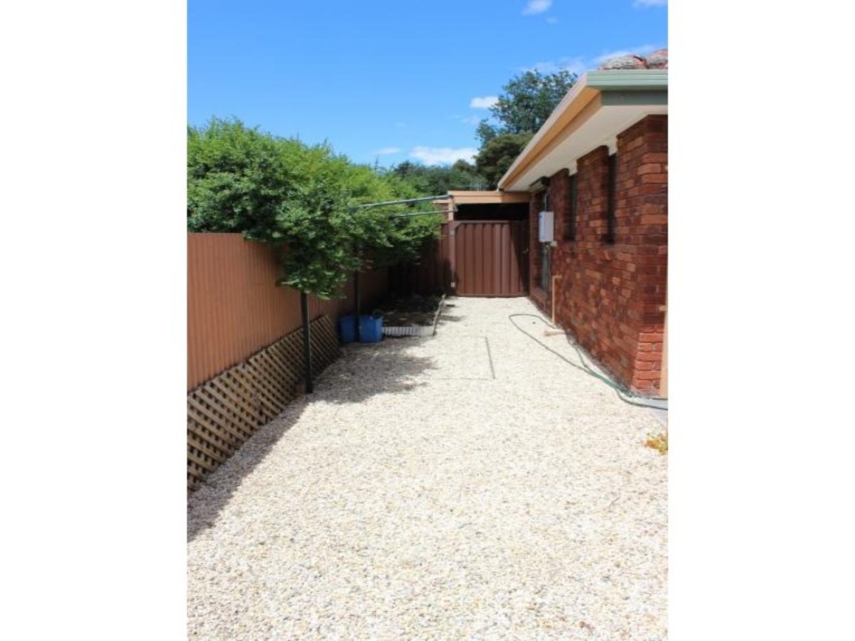 2 / 96 Clarke Street, Benalla