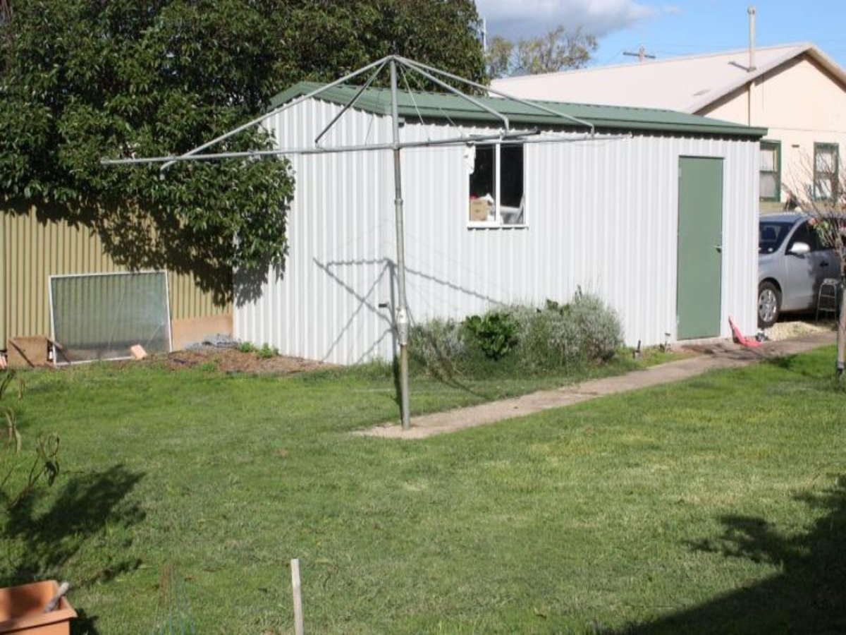31 Meadows Avenue, Benalla