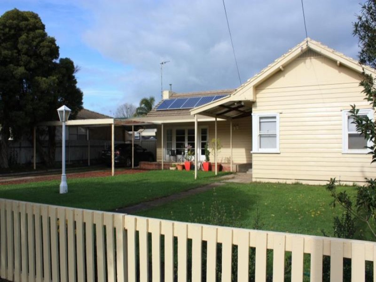 12 Meadows Avenue, Benalla