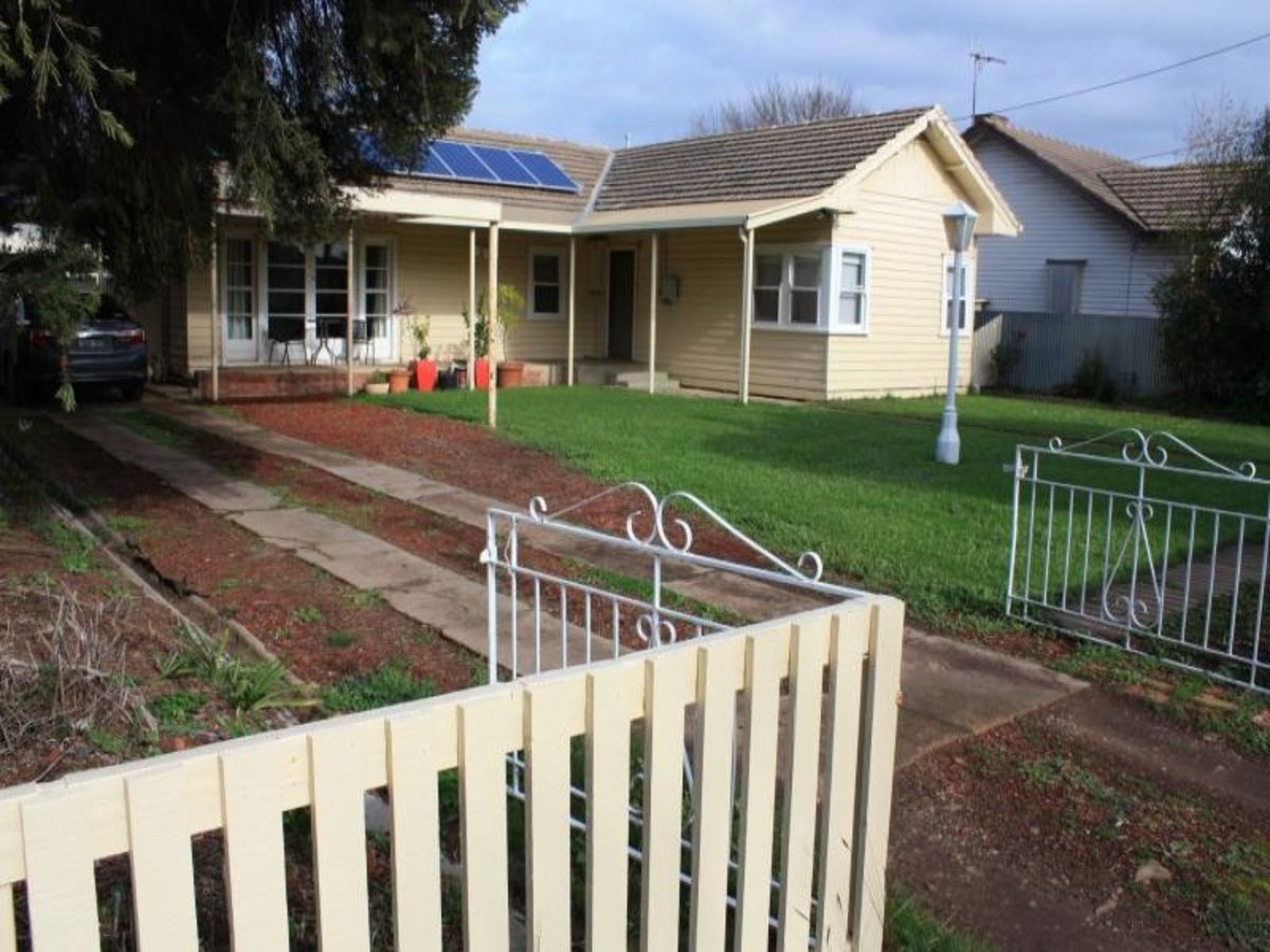 12 Meadows Avenue, Benalla