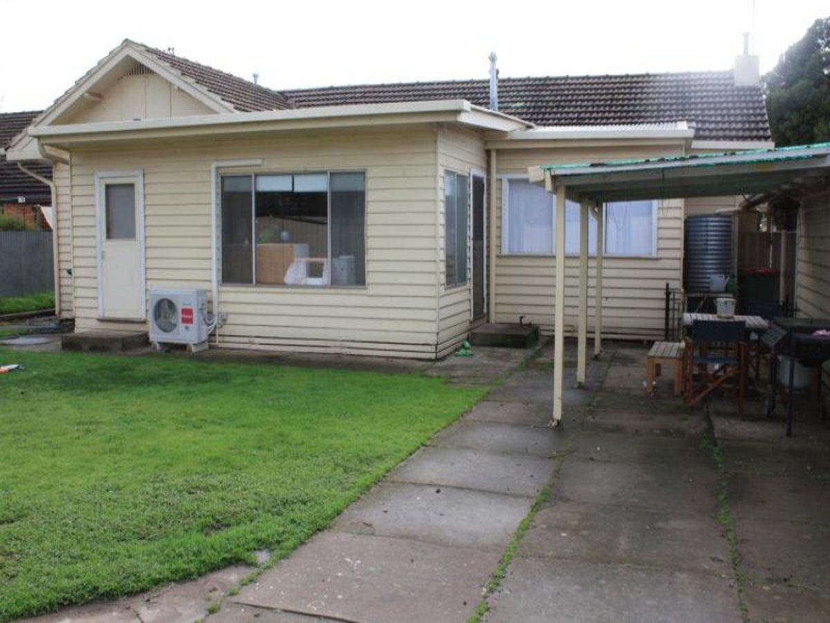 12 Meadows Avenue, Benalla