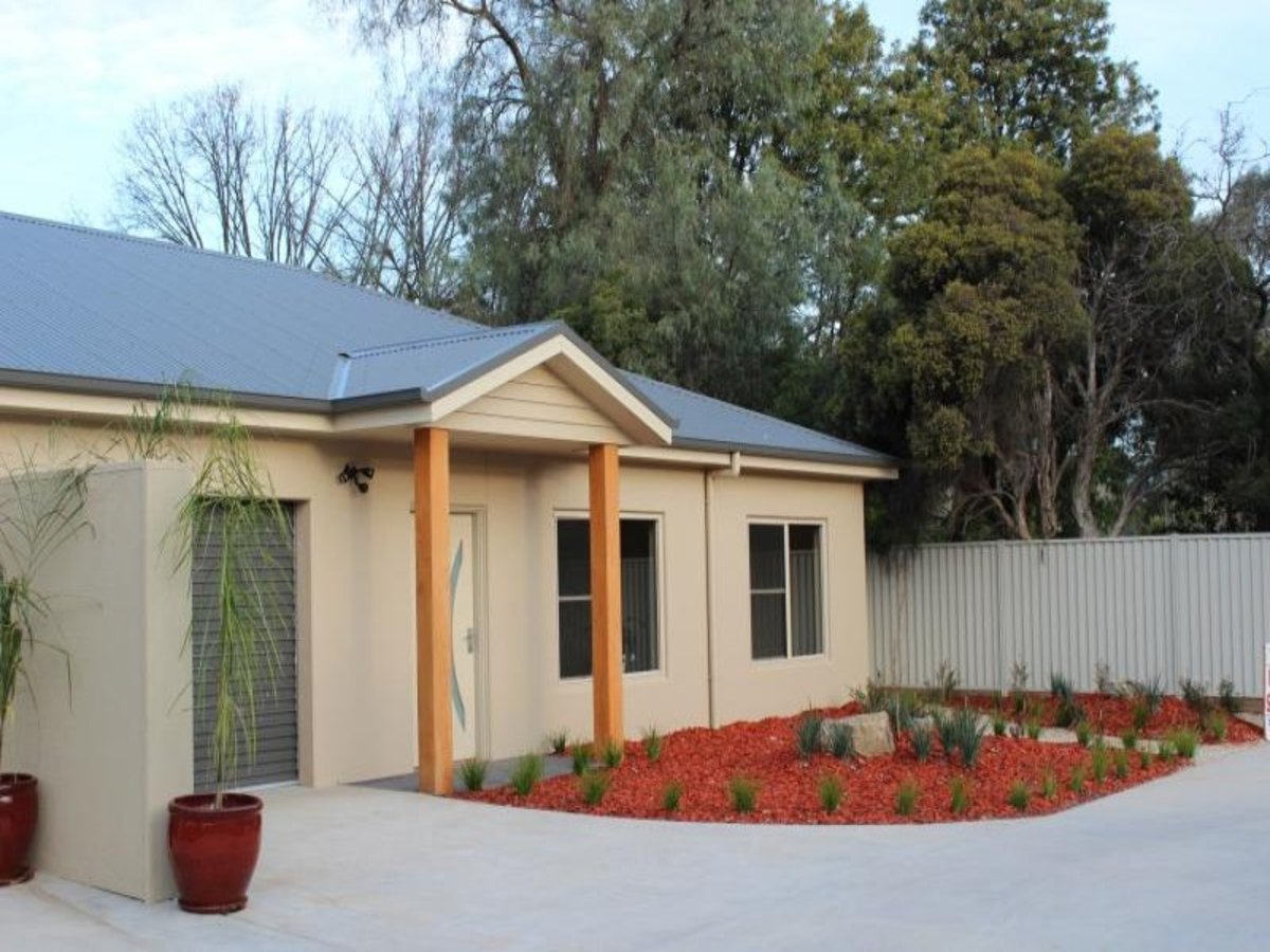 4 / 2 Lily Street, Violet Town