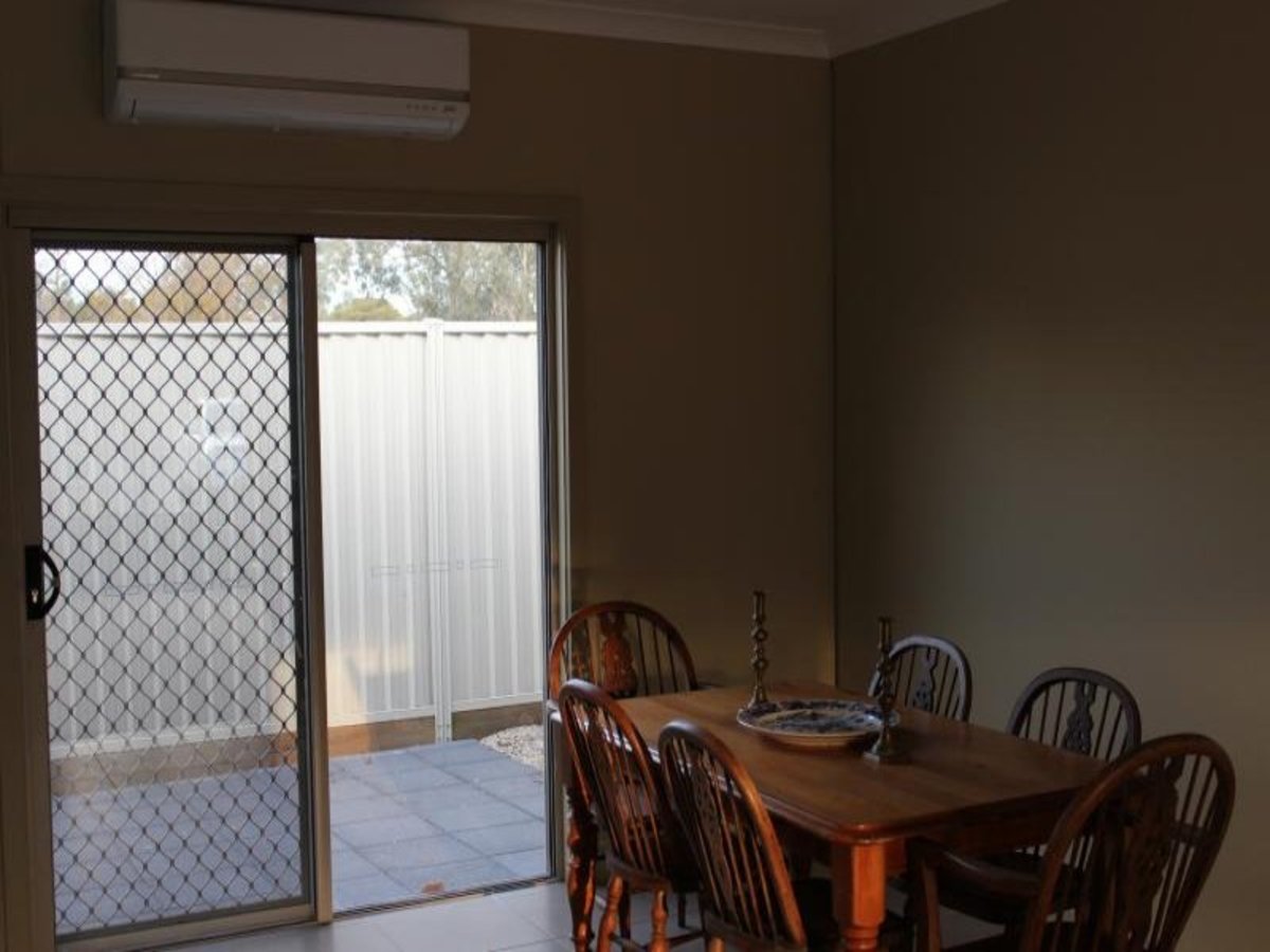 4 / 2 Lily Street, Violet Town