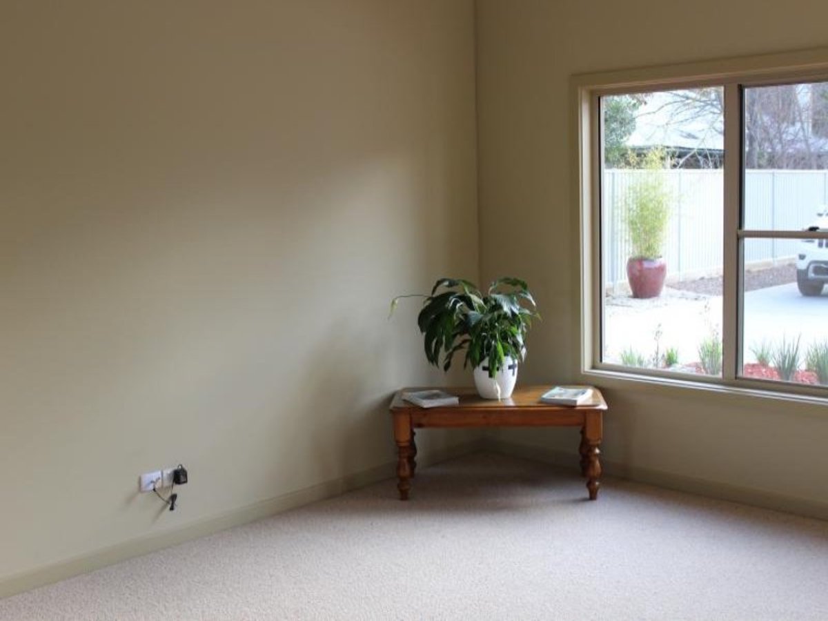 4 / 2 Lily Street, Violet Town