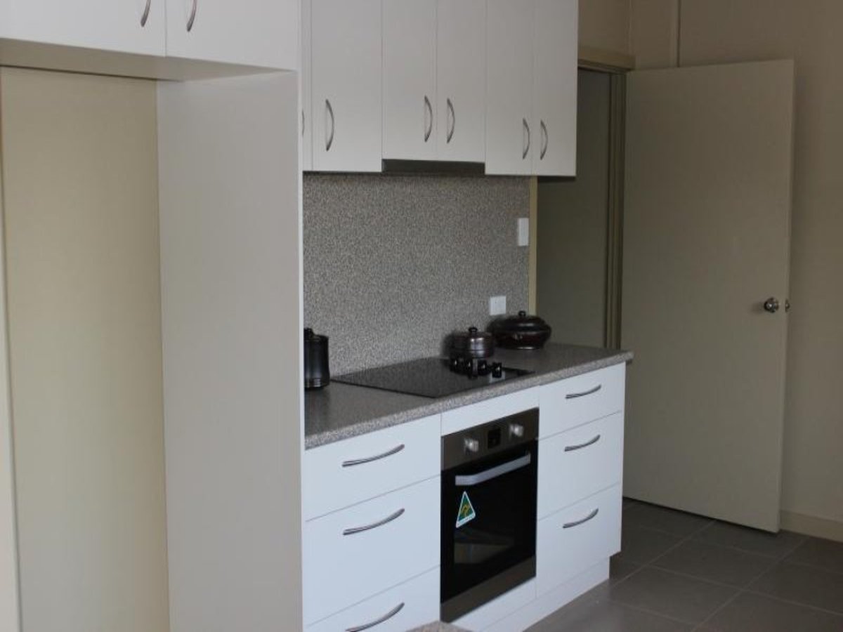 4 / 2 Lily Street, Violet Town