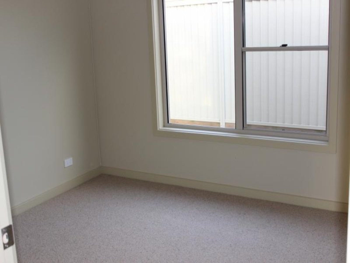 4 / 2 Lily Street, Violet Town