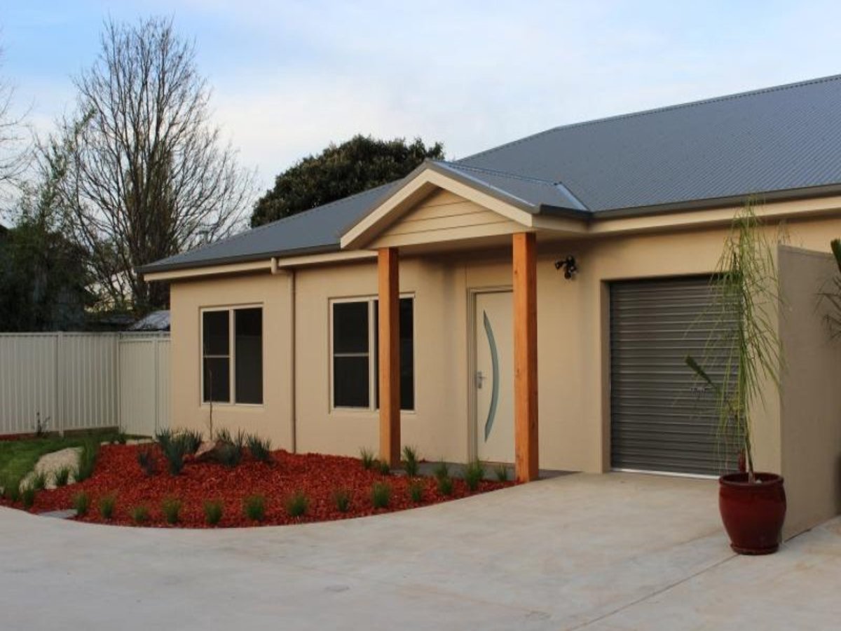 3 / 2 Lily Street, Violet Town