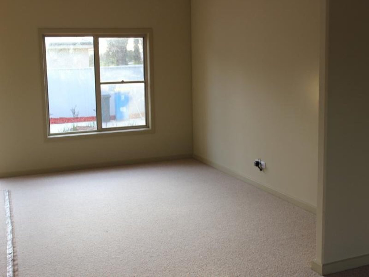 3 / 2 Lily Street, Violet Town