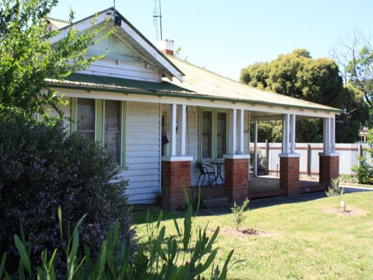 64 Bridge Street, Benalla