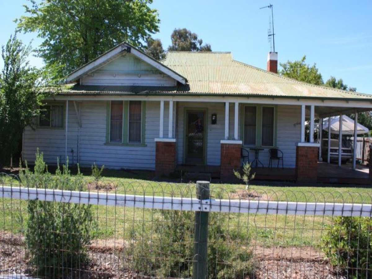 64 Bridge Street, Benalla