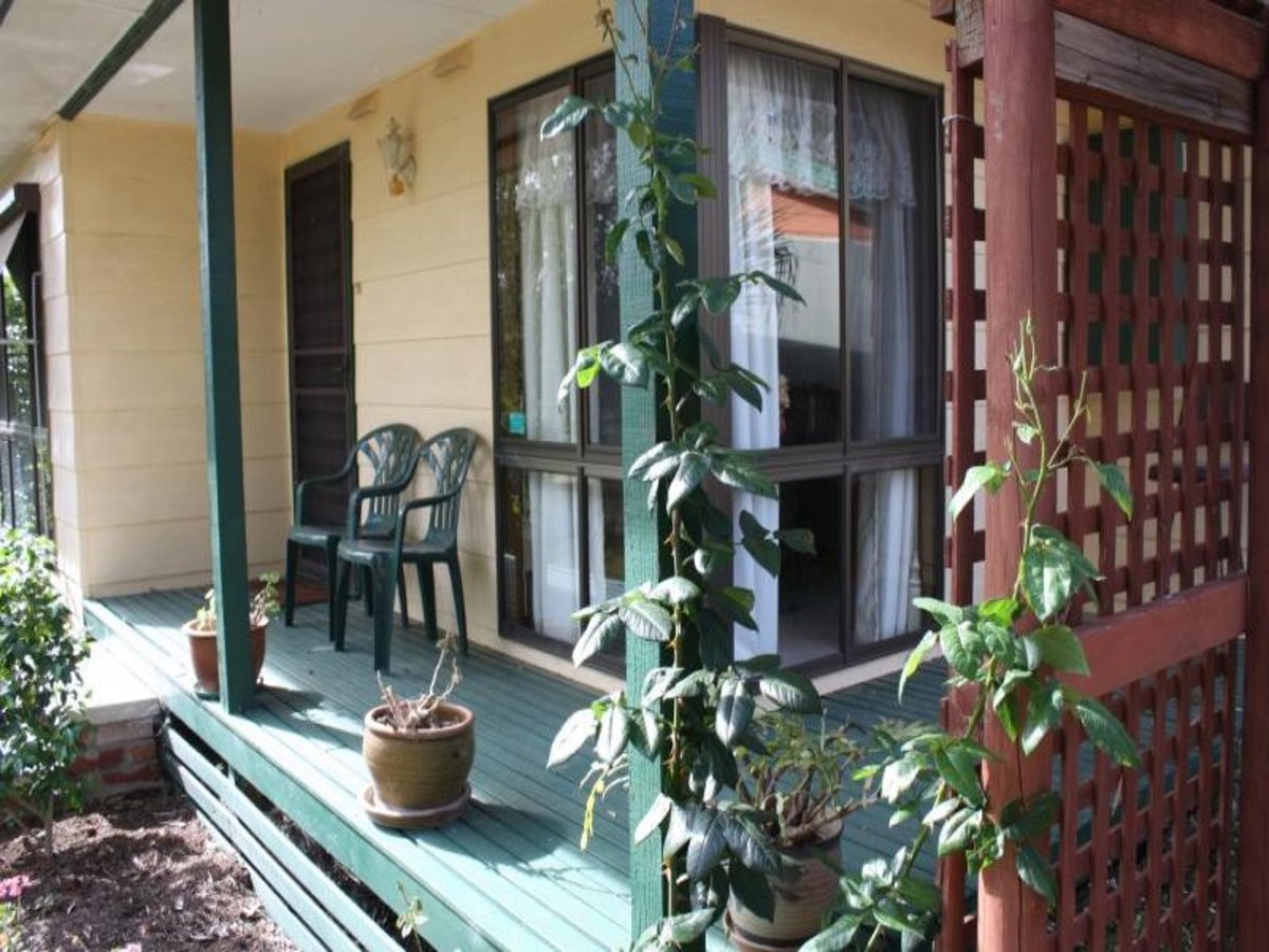 18 Tulip Street, Violet Town