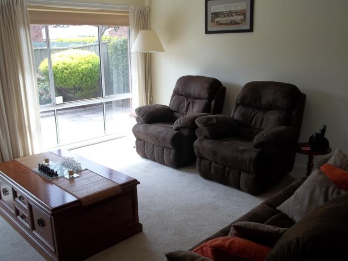 3 / 4 Moore Street, Benalla