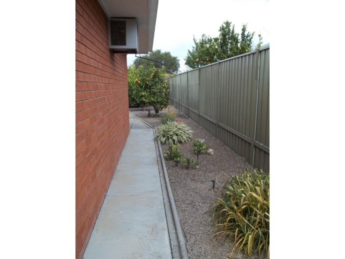 3 / 4 Moore Street, Benalla