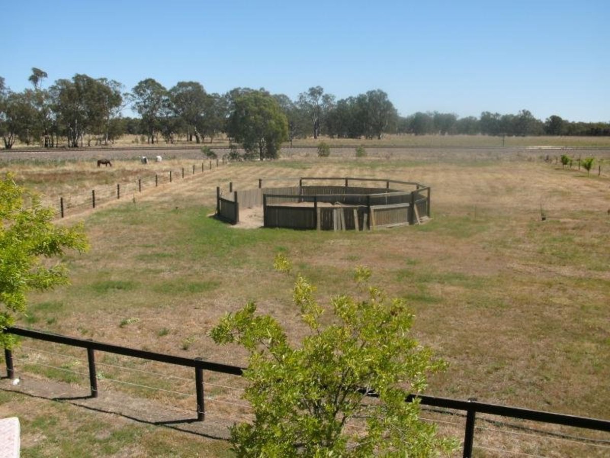 Benalla Road, Benalla