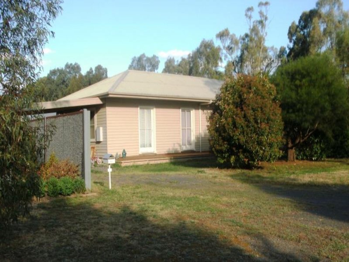 4 Graves Street, Violet Town