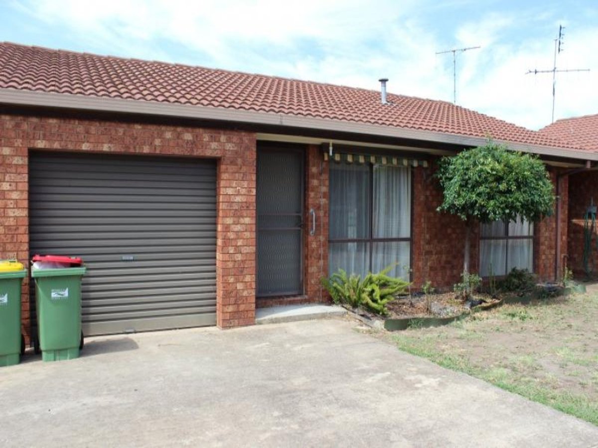 2 / 16 Killena Street, Benalla