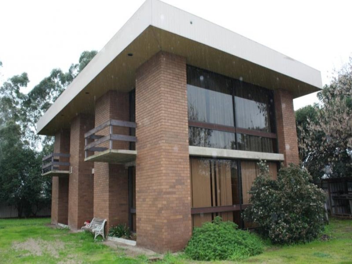 8 Maginness Street, Benalla