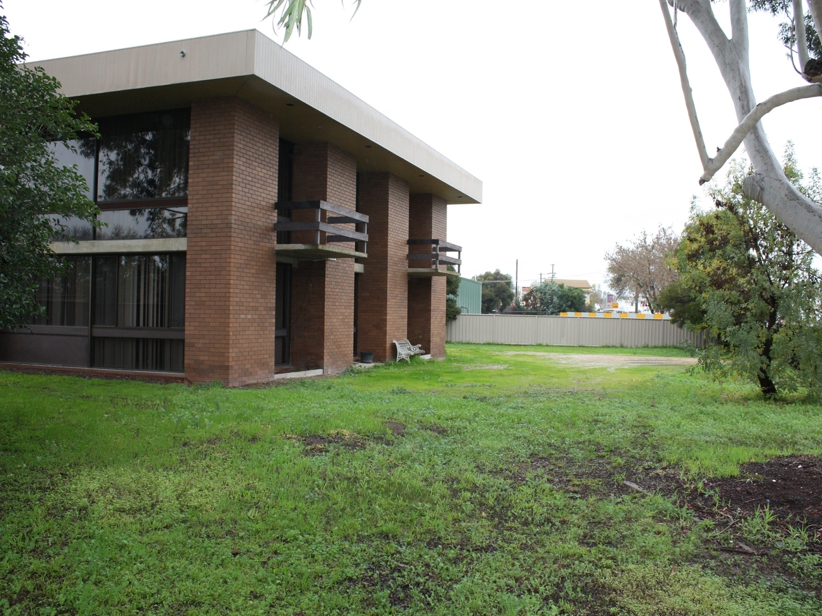 8 Maginness Street, Benalla