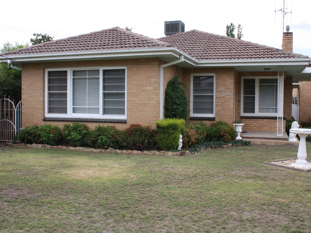 10 Amos Avenue, Benalla