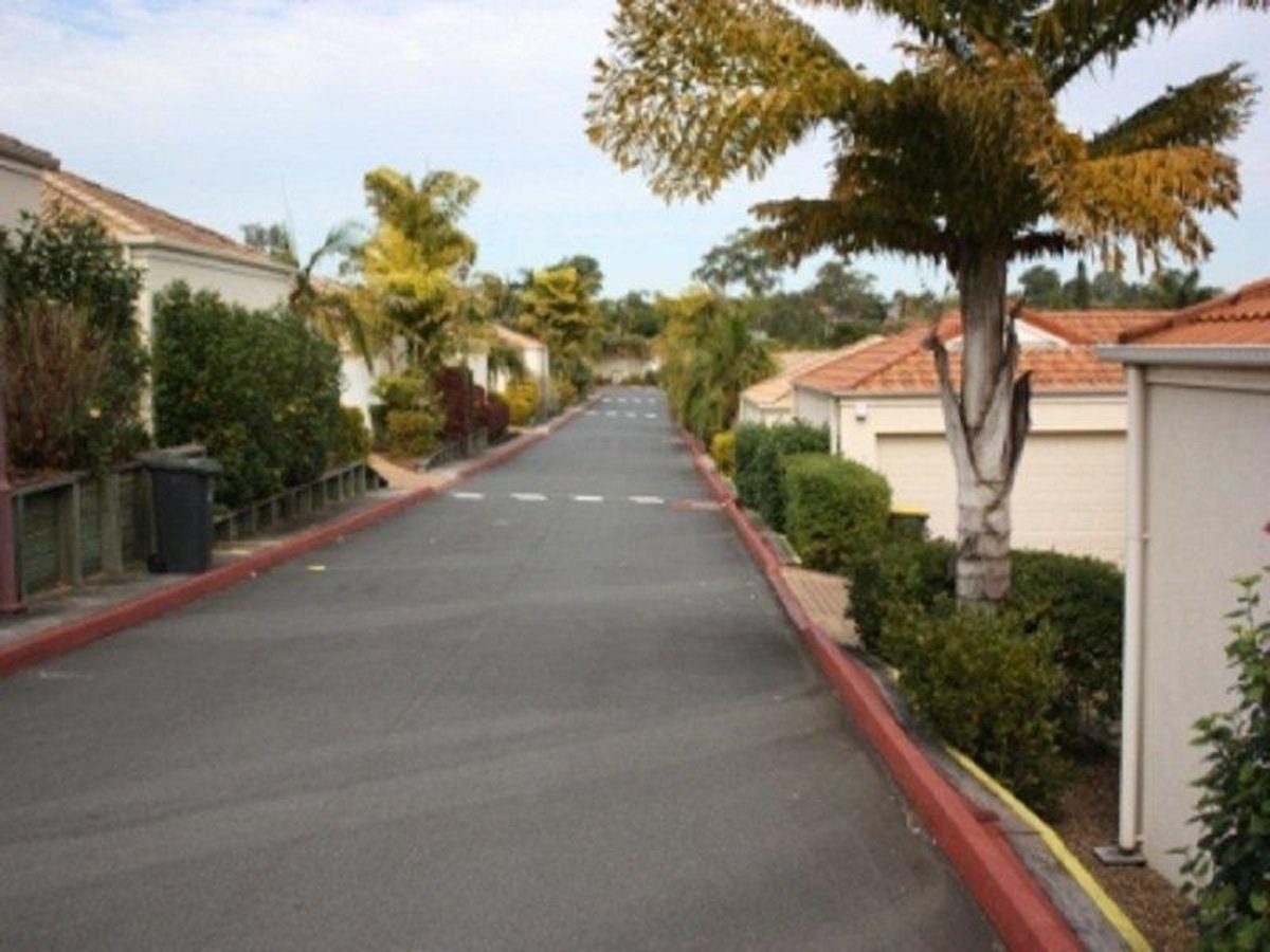 12 / 40 ARCADIA, Eight Mile Plains