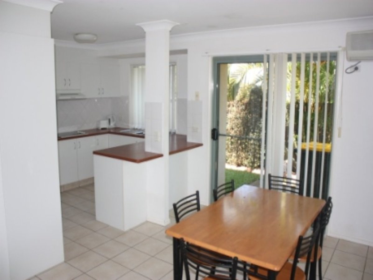 28 30 Warrigal Rd, Eight Mile Plains