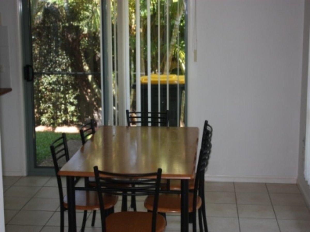 28 30 Warrigal Rd, Eight Mile Plains