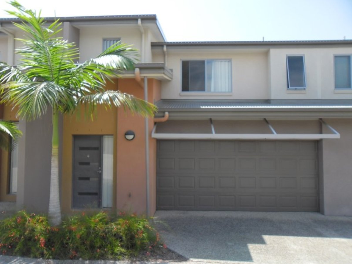 19 Carina Peak Dr, Varsity Lakes
