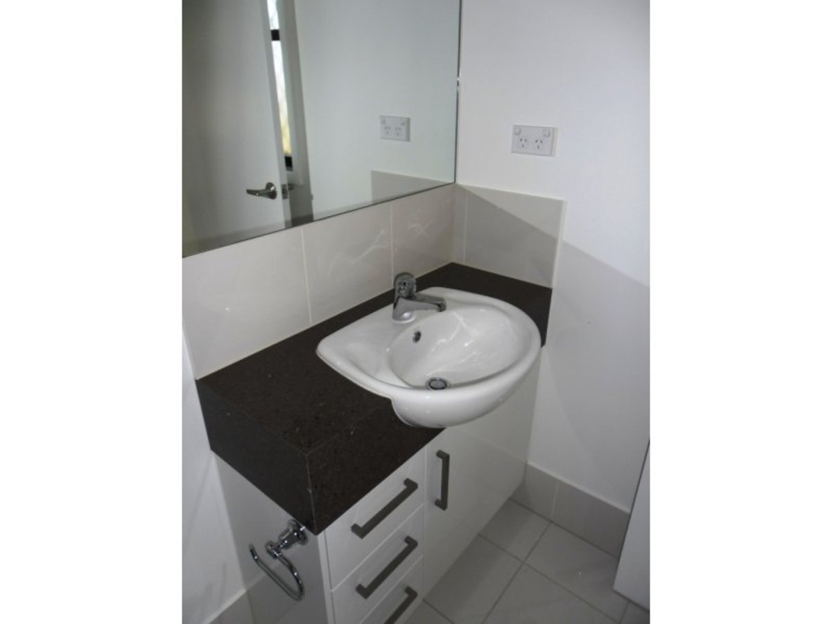 9 / 16 Hartigan Close, Belmont