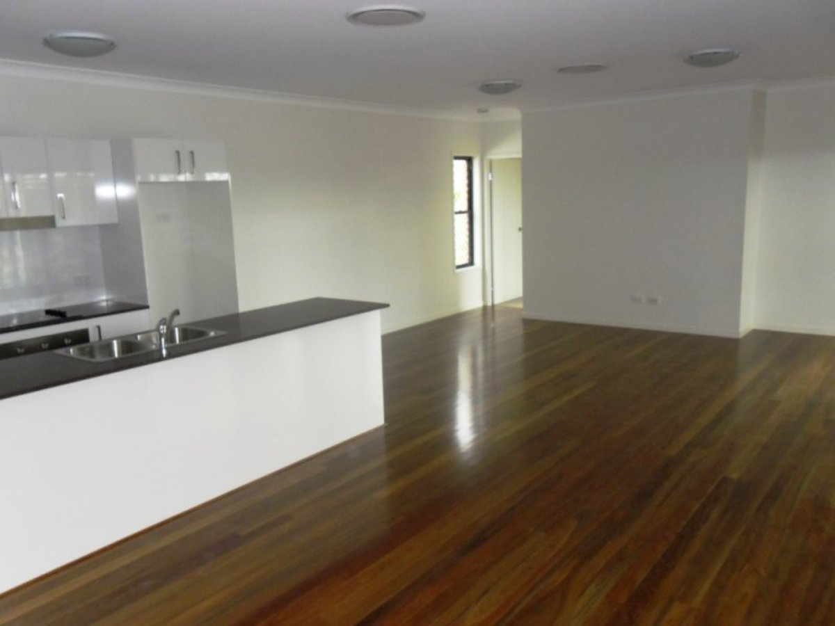 8 / 16 hARTIGAN cLOSE, Belmont