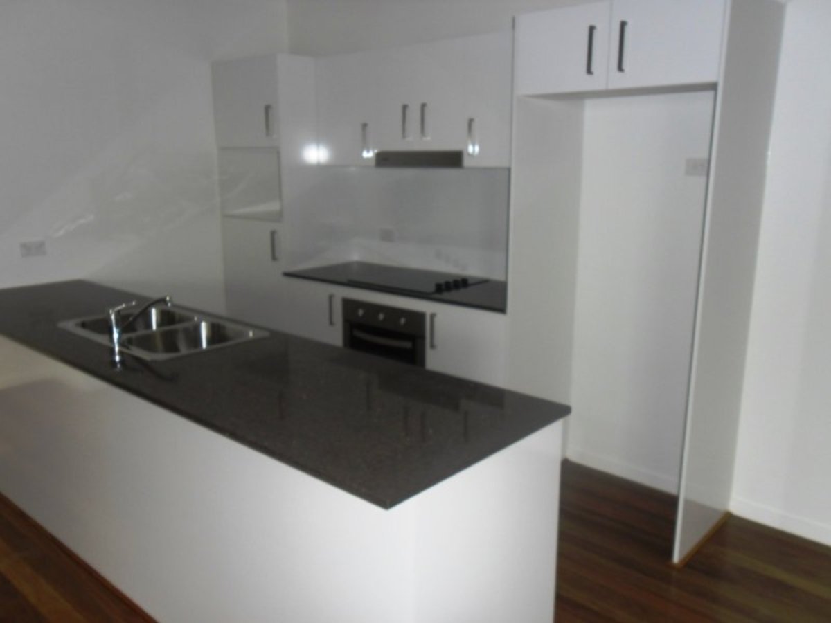 8 / 16 hARTIGAN cLOSE, Belmont