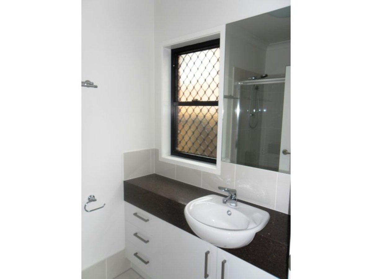 8 / 16 hARTIGAN cLOSE, Belmont