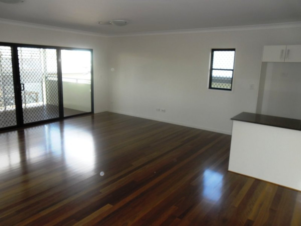 1 / 16 Hartigan Close, Belmont