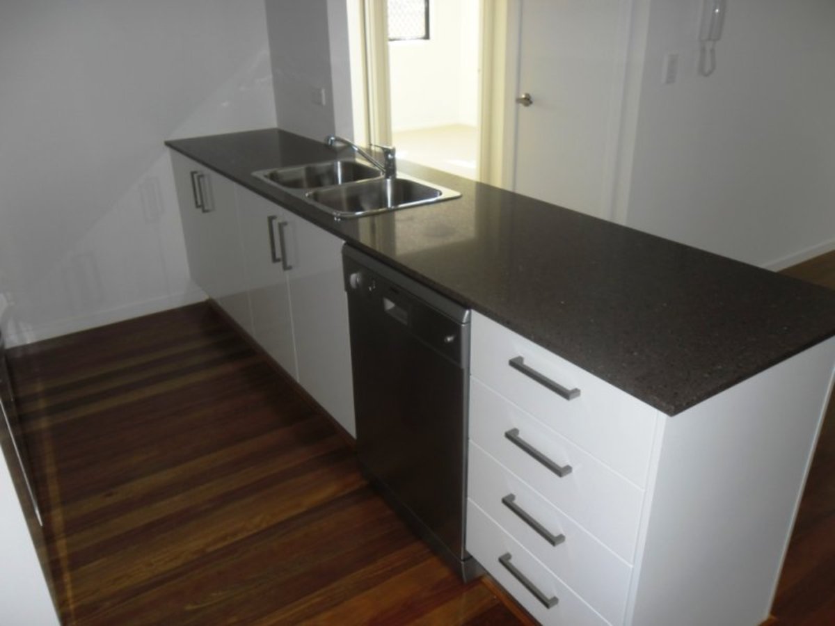 1 / 16 Hartigan Close, Belmont