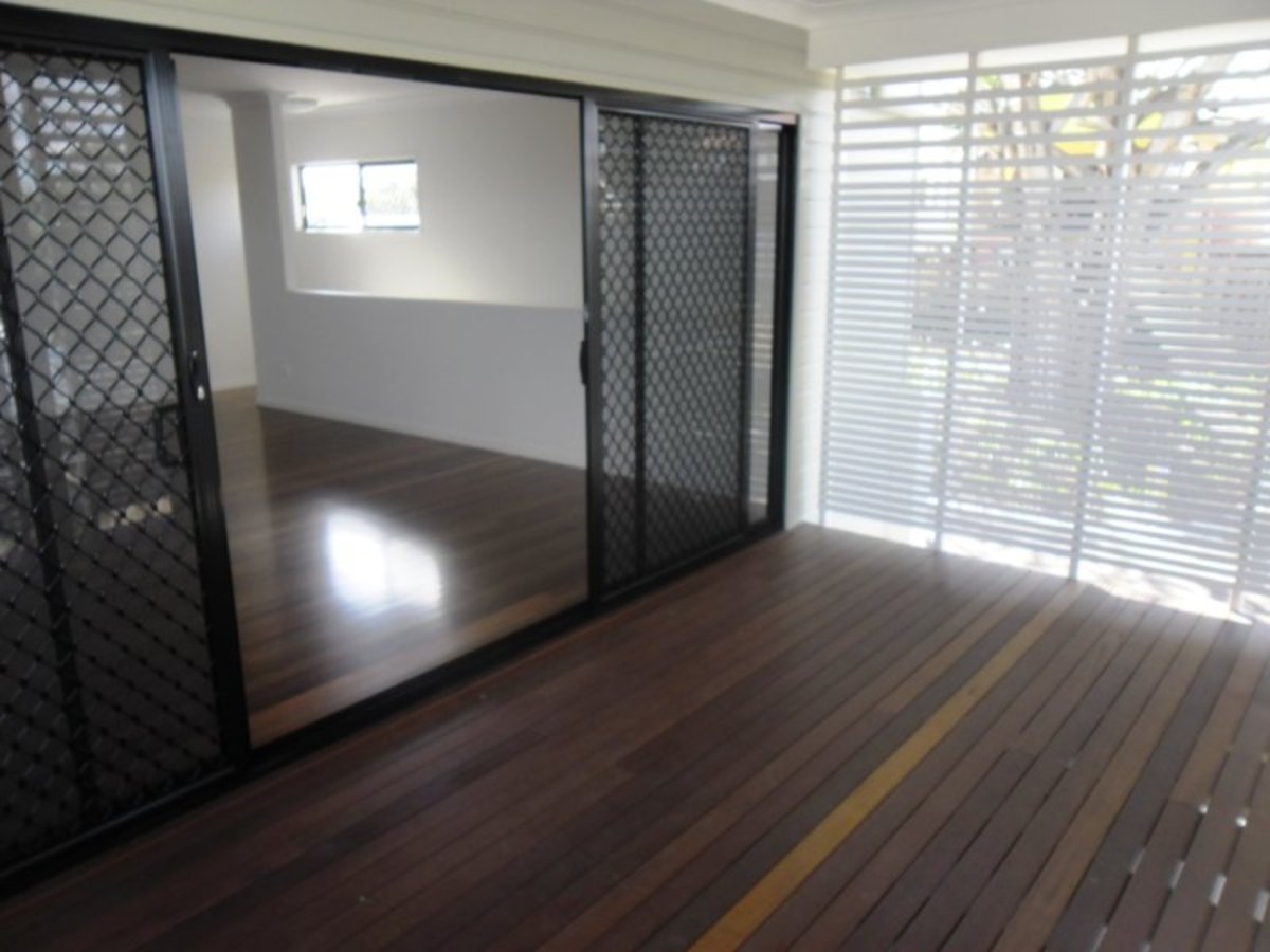 1 / 16 Hartigan Close, Belmont