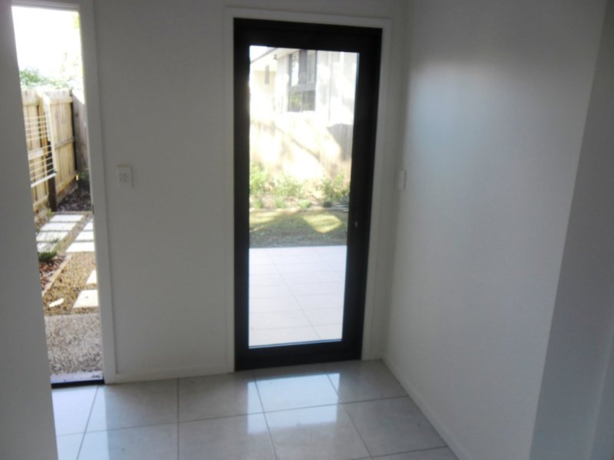 1 / 16 Hartigan Close, Belmont
