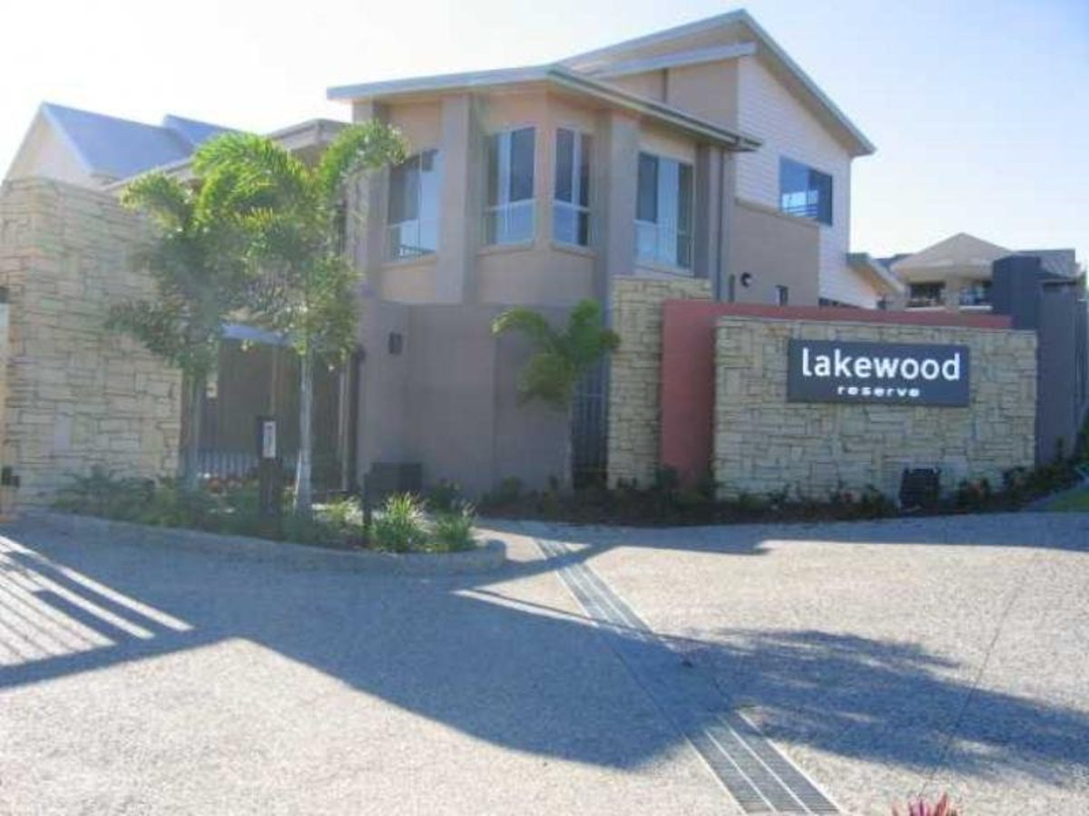 19 Carina Peak Drive, Varsity Lakes