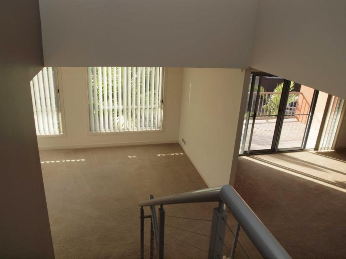 19 Carina Peak Drive, Varsity Lakes